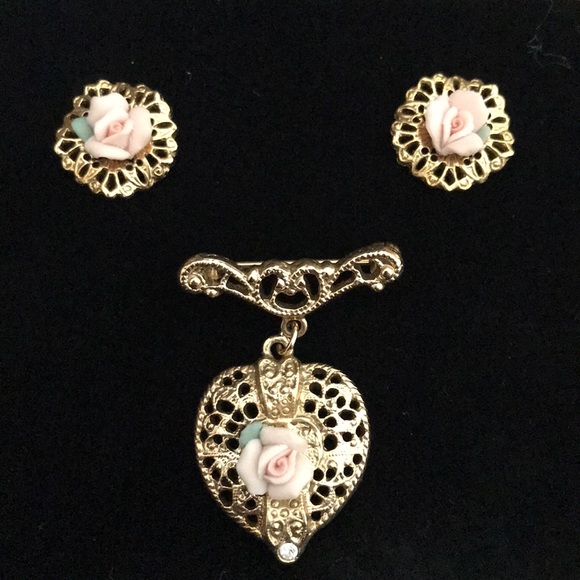 Jewelry - VINTAGE GOLD TONE ROSE BROOCH AND EARRINGS